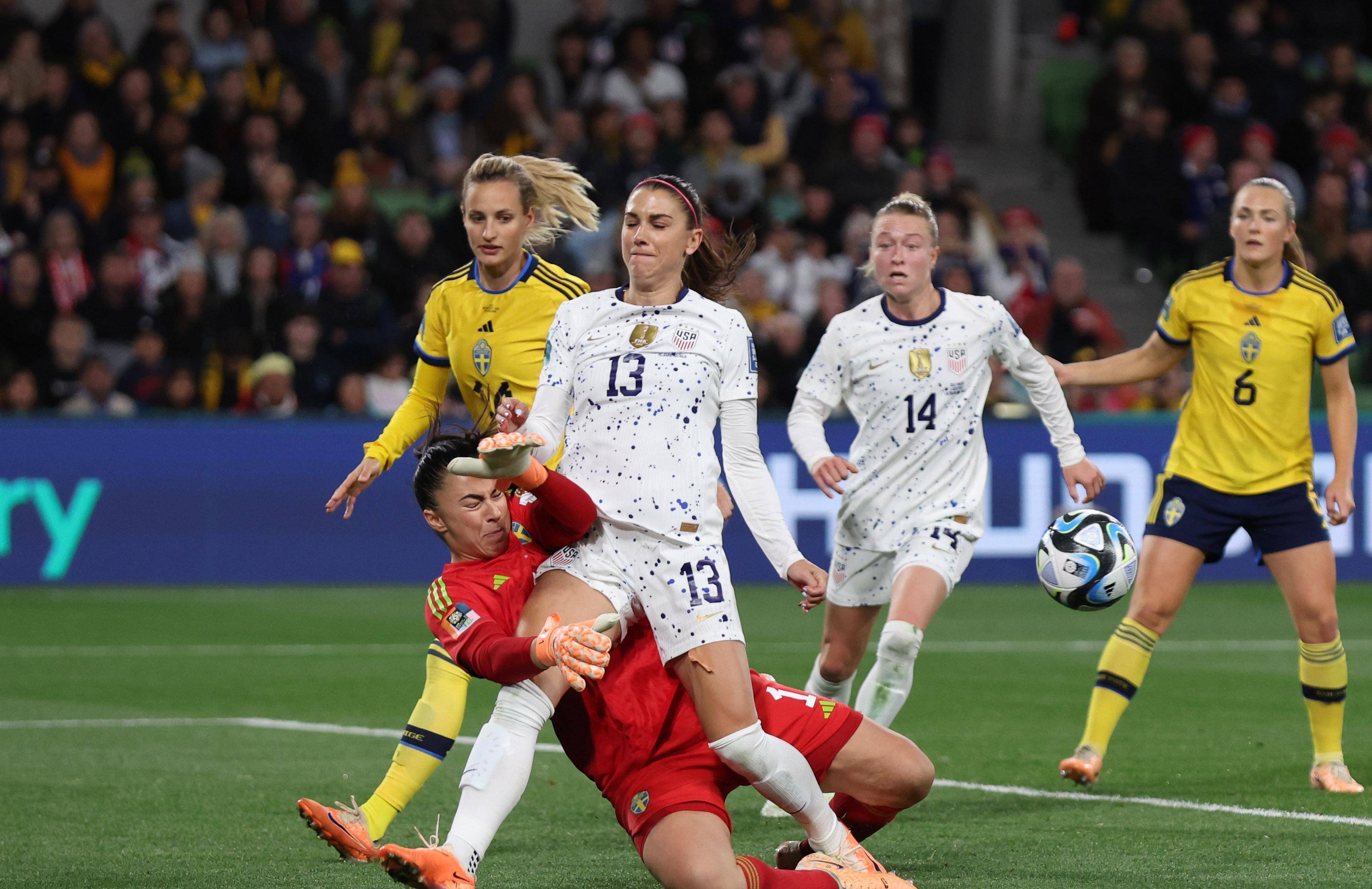 墨西哥女足队凭借速度优势,赢得斗智斗勇的球员